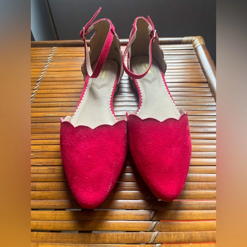 Brand New Isaac Mizrahi Red Scalloped Ankle Strap Flats Size 10 - Picture 2 of 8